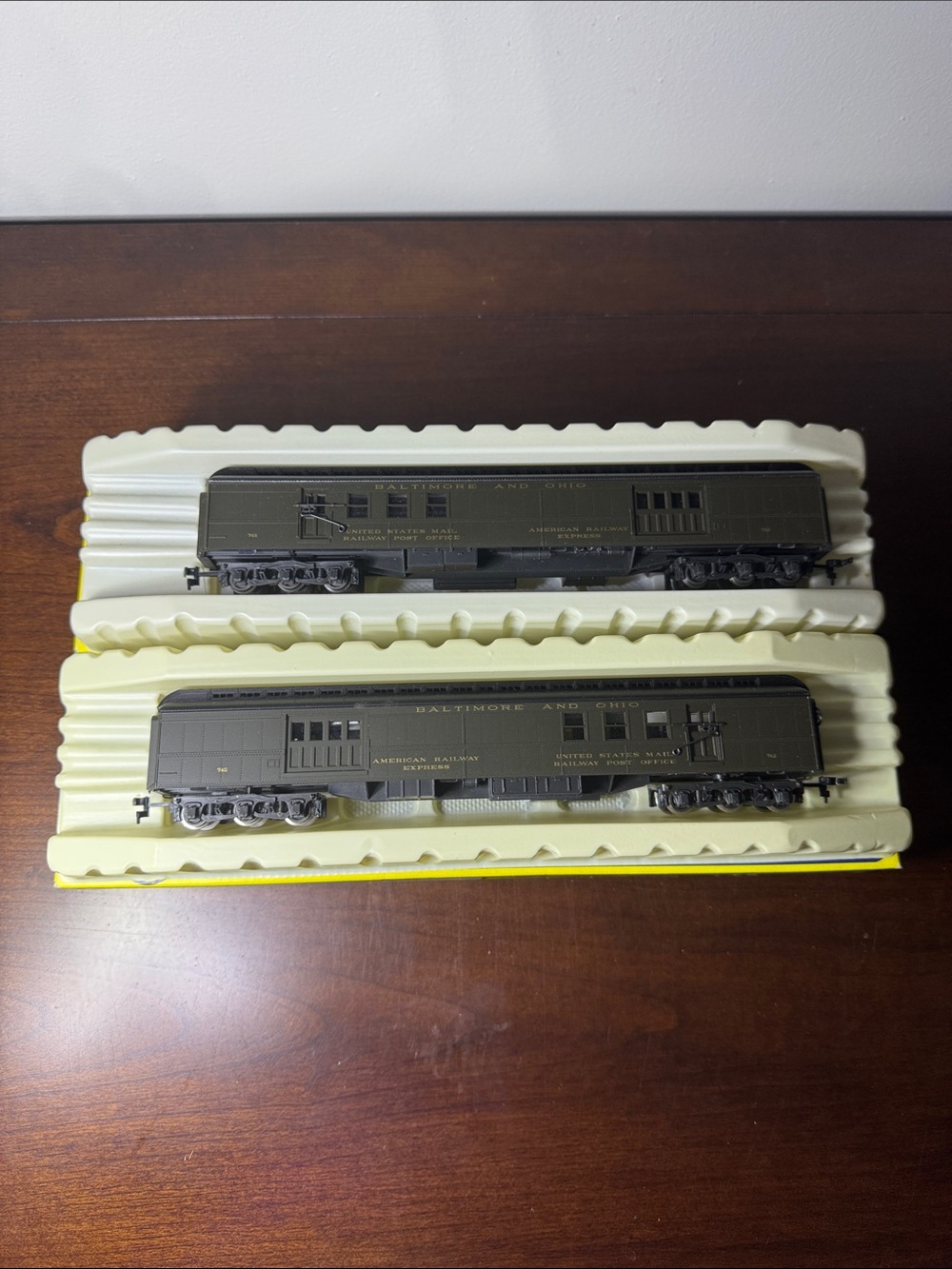 AHM Baltimore & Ohio 1920’s HO Scale 2 Piece Model Train Passenger Car Set (New)